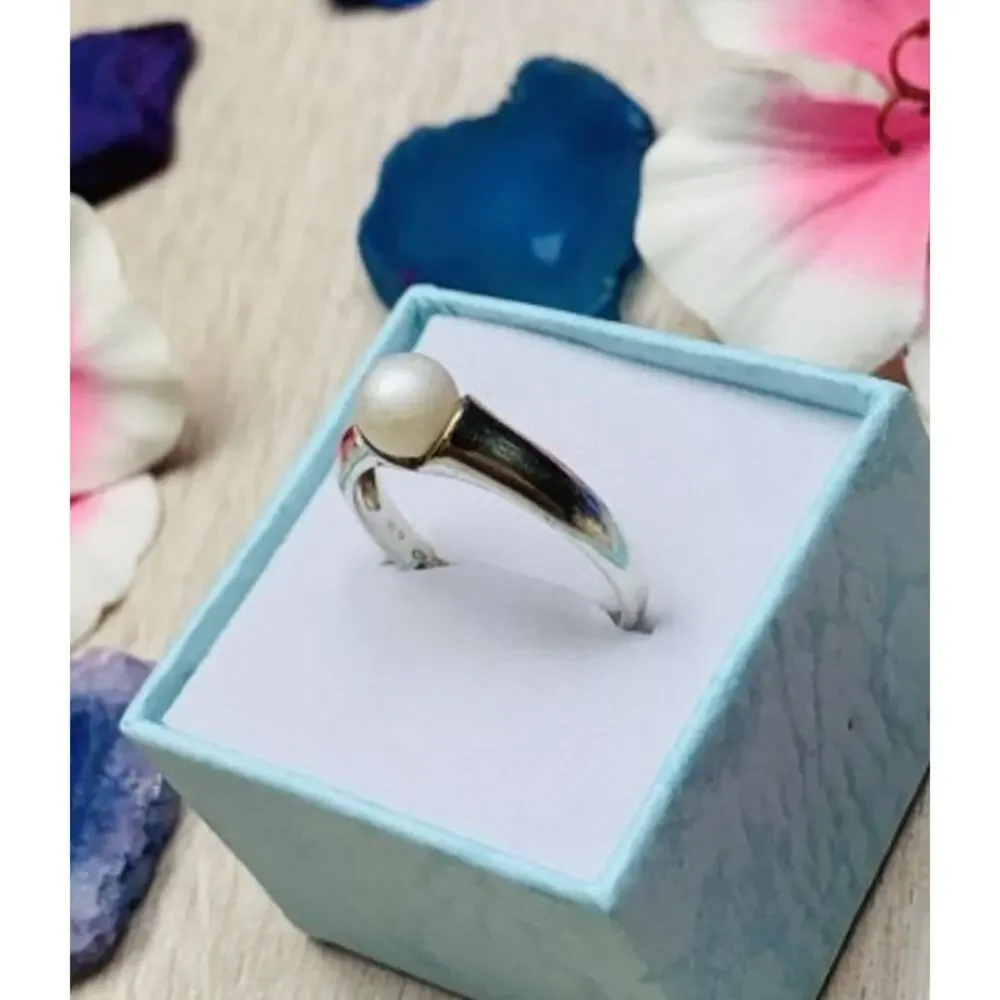 925 Sterling Silver Pearl Ring Size 8